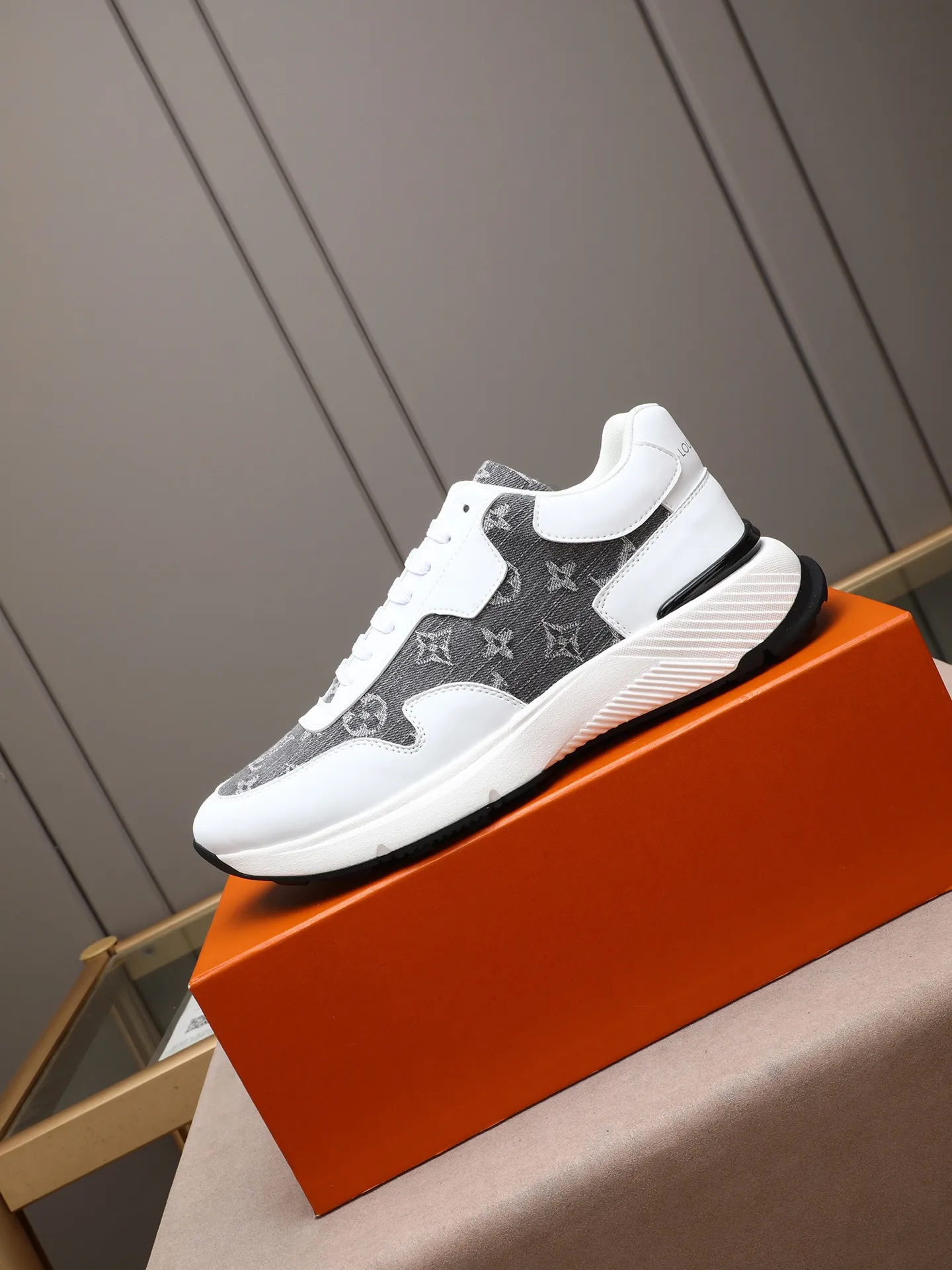 Men's shoes 💰460 Brand: LOUIS VUITTON Louis Vuitton LV Size: 38 39 40 41 42 43 44 (45 customized) Fabric: original cowhide cowhide 🔸Inside of: mesh 🔺Sole: counter foam outsole